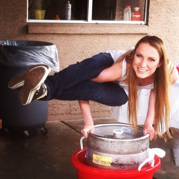These Girls Are Pros When It Comes To Kegstands (62 pics)
