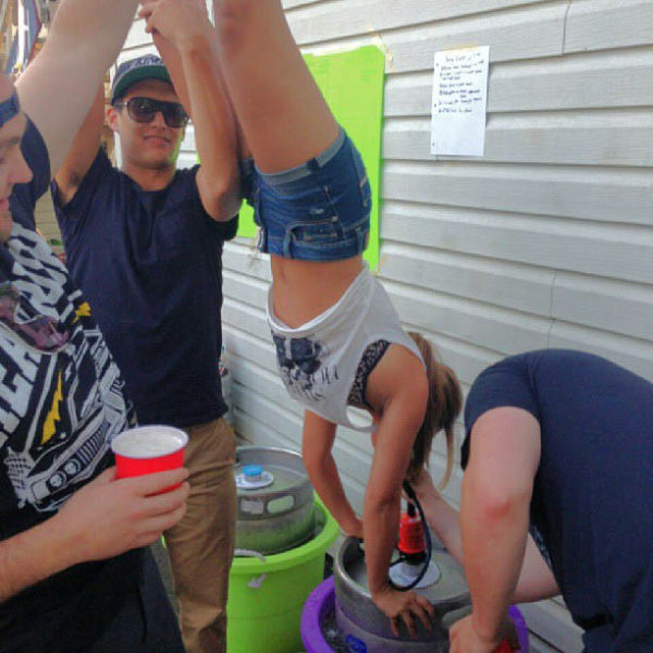 These Girls Are Pros When It Comes To Kegstands (62 pics)