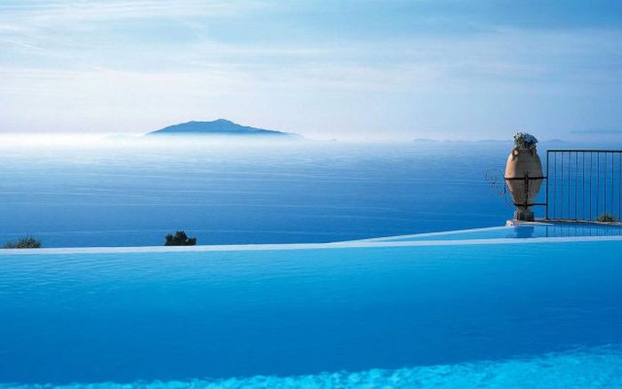 The World's Most Amazing Infinity Pools (24 pics)
