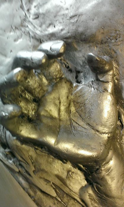 Awesome Replica Of Han Solo In Carbonite (22 pics)