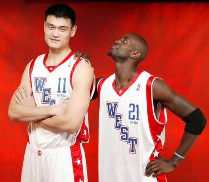 Yao Ming Makes Other People Look Like Ants 47 Pics-2585