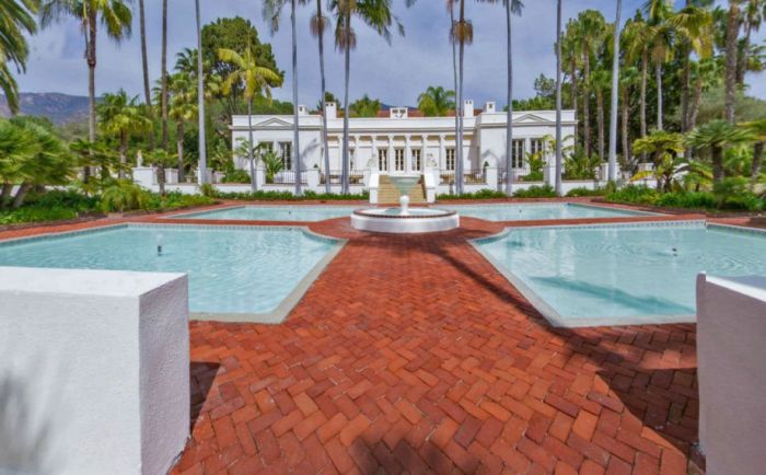 The Amazing Mansion From Scarface Is Now For Sale (28 pics)