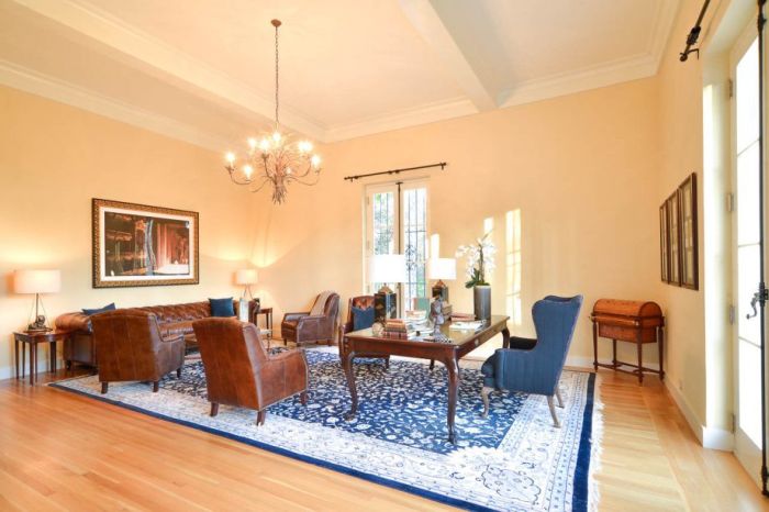 The Amazing Mansion From Scarface Is Now For Sale (28 pics)