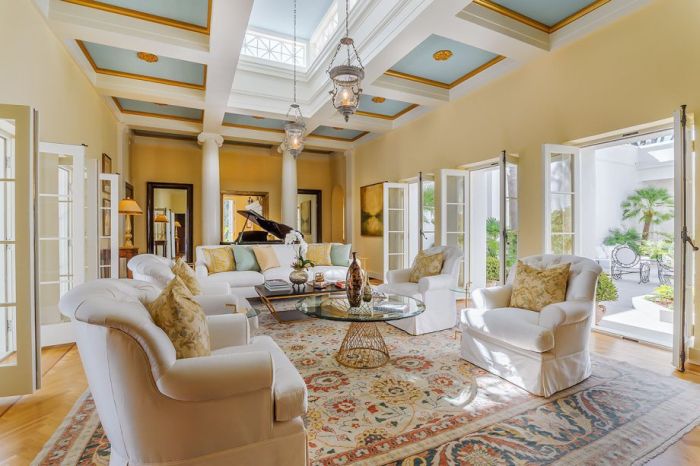 The Amazing Mansion From Scarface Is Now For Sale (28 pics)