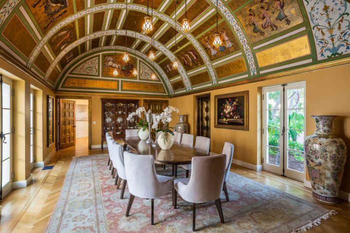 The Amazing Mansion From Scarface Is Now For Sale (28 pics)