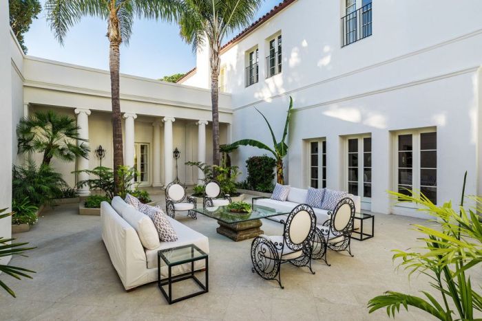The Amazing Mansion From Scarface Is Now For Sale (28 pics)