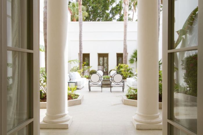The Amazing Mansion From Scarface Is Now For Sale (28 pics)