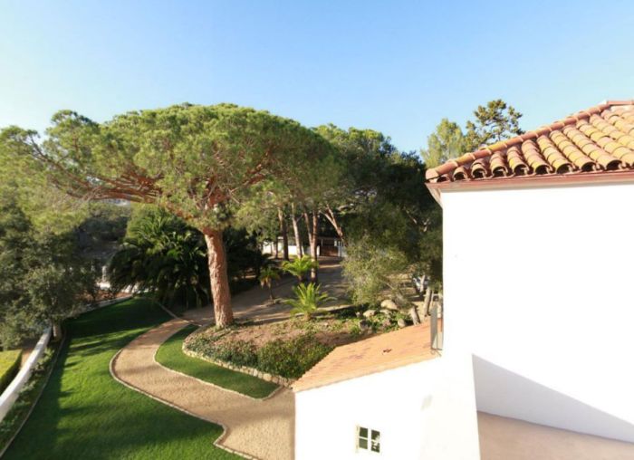 The Amazing Mansion From Scarface Is Now For Sale (28 pics)