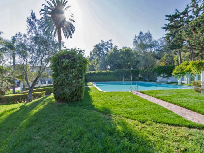 The Amazing Mansion From Scarface Is Now For Sale (28 pics)