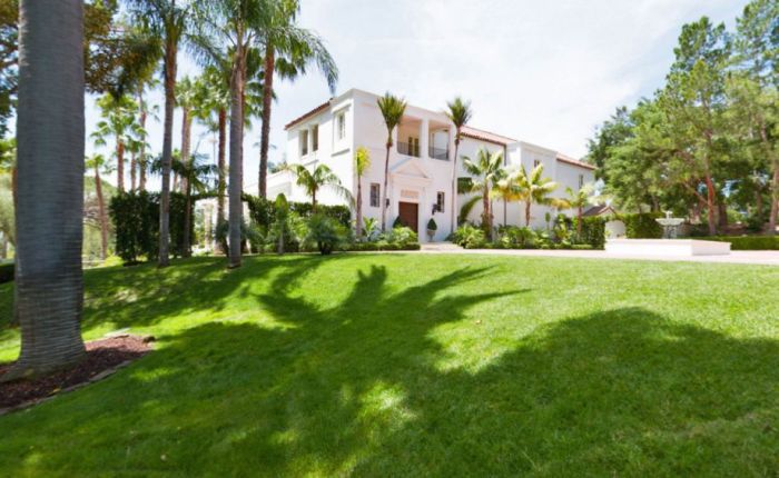 The Amazing Mansion From Scarface Is Now For Sale (28 pics)