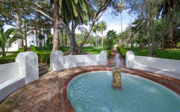 The Amazing Mansion From Scarface Is Now For Sale (28 pics)