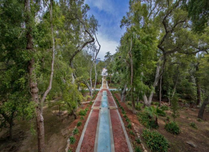 The Amazing Mansion From Scarface Is Now For Sale (28 pics)