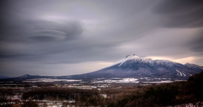 Are These Clouds Or UFOs? (42 pics)