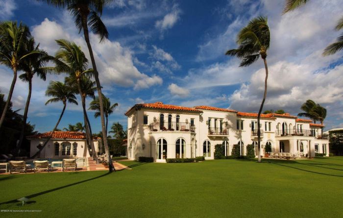 Move Into The Kennedy's Vacation Home (17 pics)