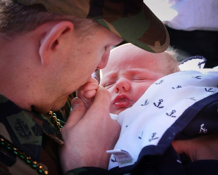 Soldiers Return Home To Meet Their Children (47 pics)