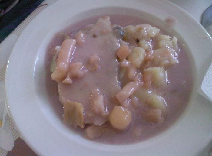 See The Gross Meals Hungarian Schools Serve (14 pics)