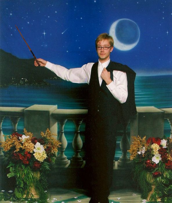 Alone At The Prom Is The Newest Meme Sensation (35 pics)