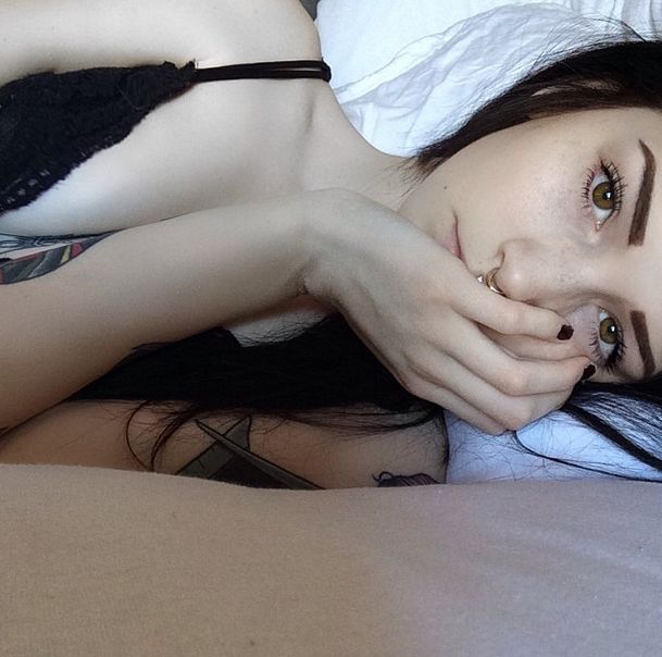 This Smoking Hot Suicide Girl Makes You Want To Live (40 pics)