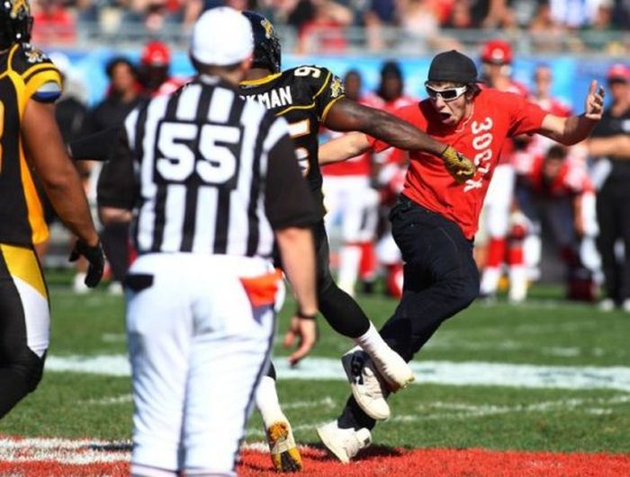 Perfectly Timed Sports Photos (40 pics)
