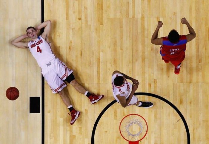 Perfectly Timed Sports Photos (40 pics)