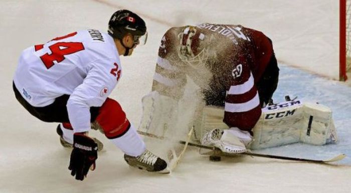 Perfectly Timed Sports Photos (40 pics)