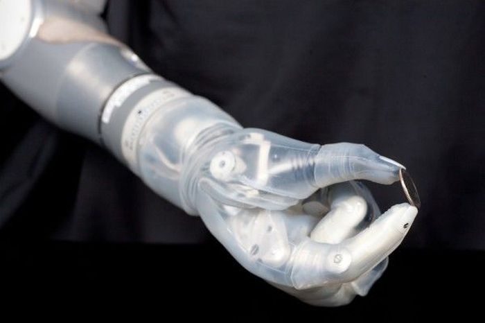 Robotic Arms Aren't Science Fiction Anymore (7 pics)