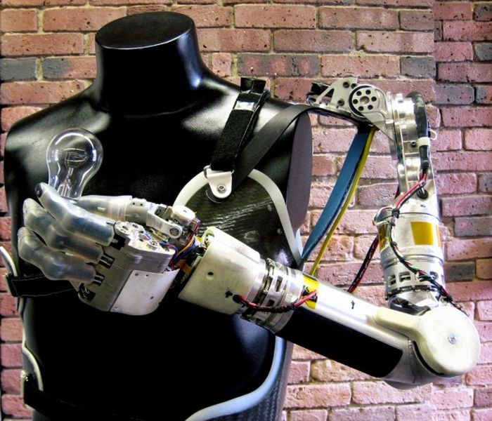 Robotic Arms Aren't Science Fiction Anymore (7 pics)