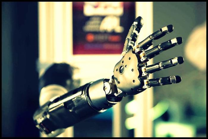 Robotic Arms Aren't Science Fiction Anymore (7 pics)