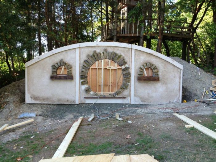 This Is How You Build A Hobbit House (22 pics)