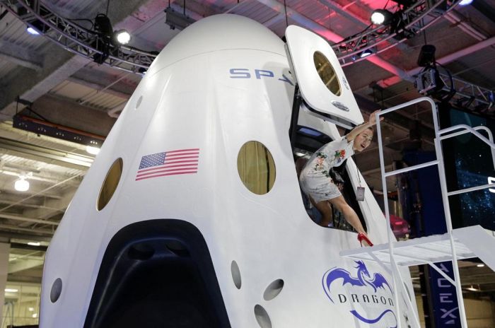 The Dragon V2 Is The Only Way To Travel To Space (10 pics)