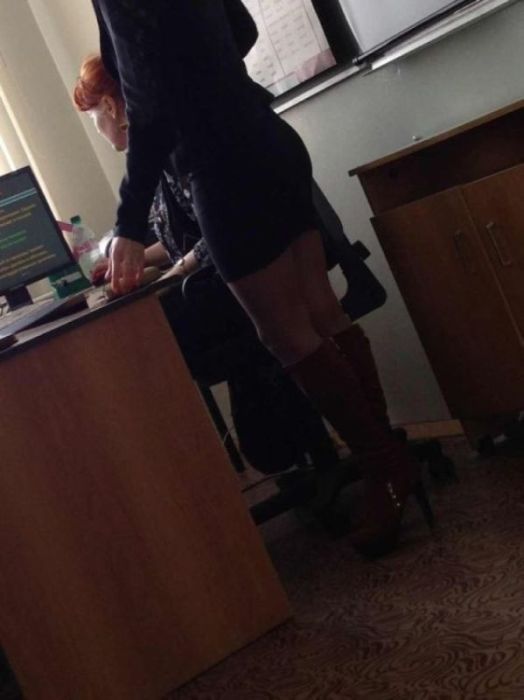 Russian School Girls And Their Nice Rears (18 pics)