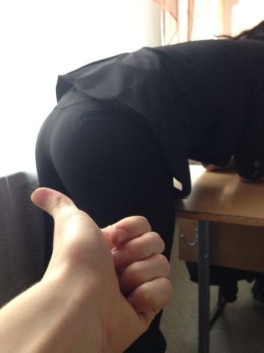 Russian School Girls And Their Nice Rears (18 pics)