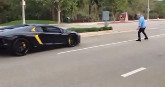 Guy Throws A Rock At A Lamborghini Aventador
