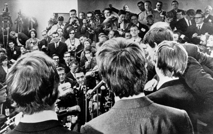 All The Best Photos From Beatlemania (41 pics)