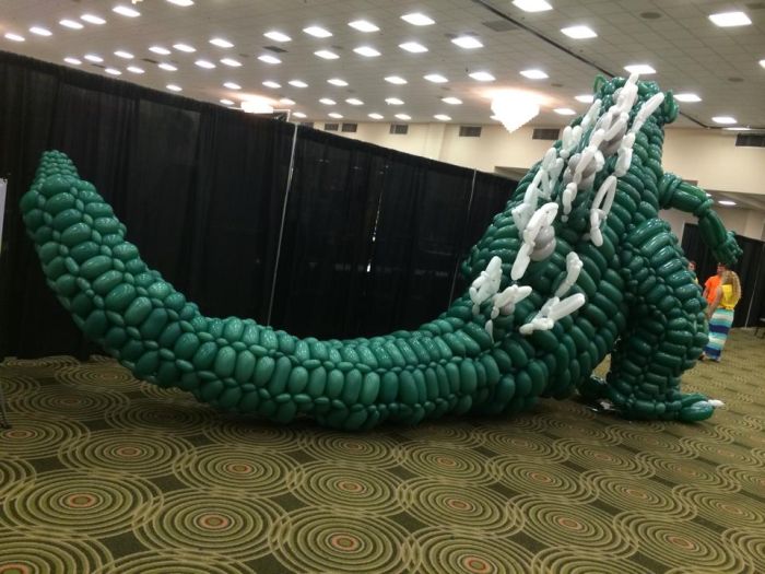 Godzilla Made Out Of 2500 Balloons (18 pics)