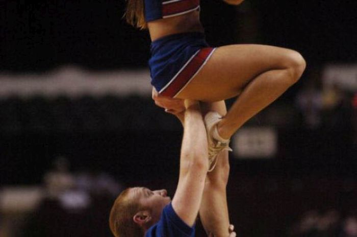 The Perks Of Being A Male Cheerleader (22 pics)