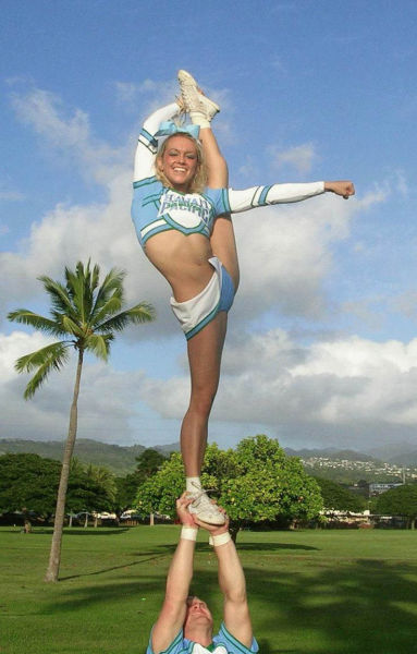 The Perks Of Being A Male Cheerleader (22 pics)
