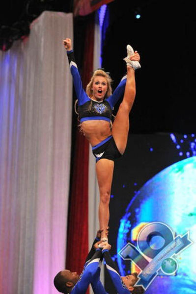 The Perks Of Being A Male Cheerleader (22 pics)