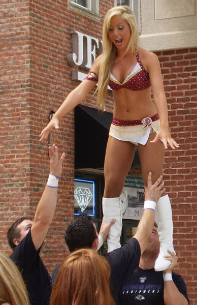 The Perks Of Being A Male Cheerleader (22 pics)