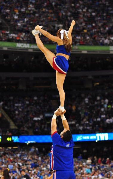 The Perks Of Being A Male Cheerleader (22 pics)