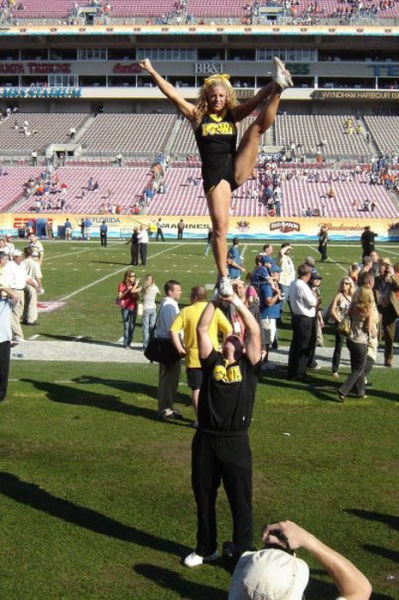 The Perks Of Being A Male Cheerleader (22 pics)