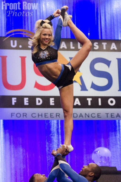 The Perks Of Being A Male Cheerleader (22 pics)