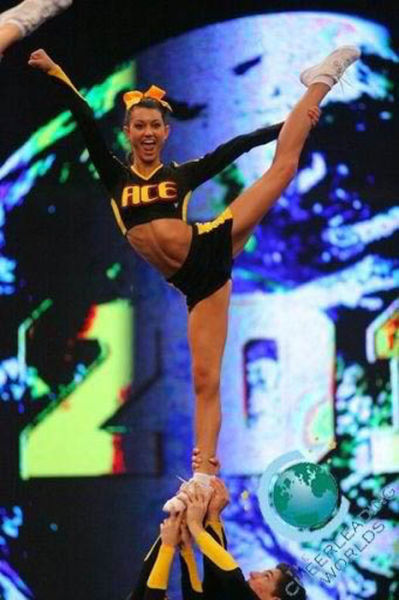The Perks Of Being A Male Cheerleader (22 pics)