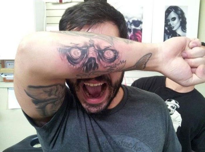 Perfectly Placed Tattoos (21 pics)