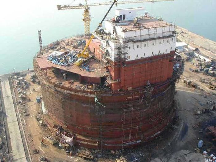 See What It Takes To Build An Oil Rig (19 pics)