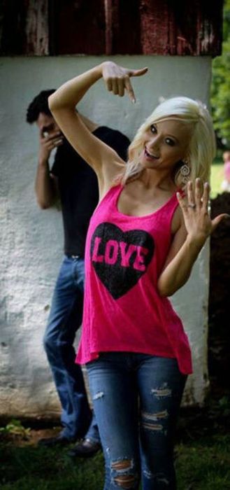 Extremely Awkard Engagement Photos (36 pics)