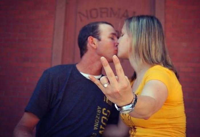 Extremely Awkard Engagement Photos (36 pics)