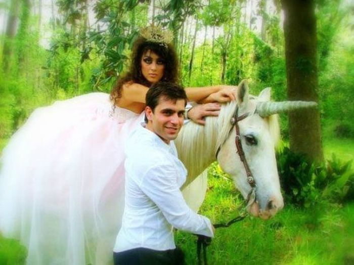 Extremely Awkard Engagement Photos (36 pics)