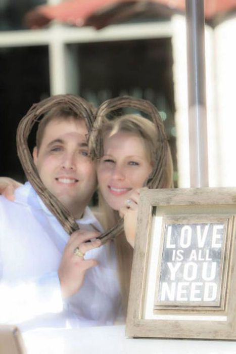 Extremely Awkard Engagement Photos (36 pics)