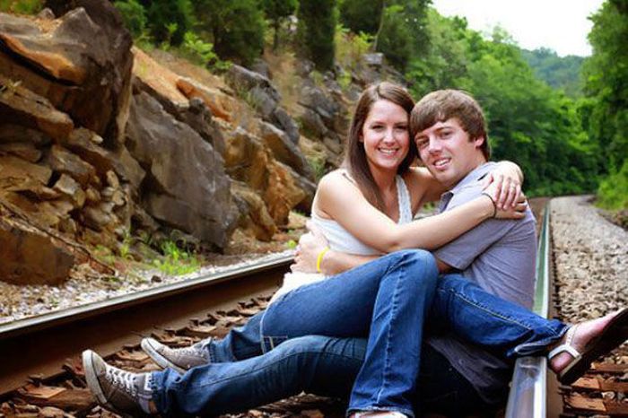 Extremely Awkard Engagement Photos (36 pics)